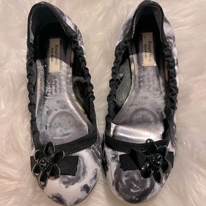 Vera wang floral flats